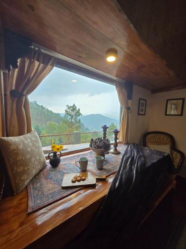 Himalyan view village hideout by Dhyanasadan in Almora, India