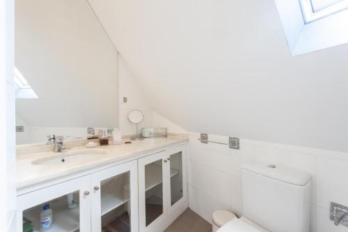 Santa Catarina Charming Duplex Apartment — 4-Star Luxury Hotel in Lisbon, Portugal