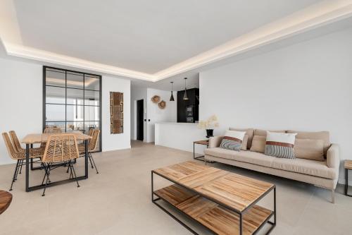 Modern 2B Apt in the heart of Puerto Banus — 4-Star Luxury Hotel in Marbella, Spain