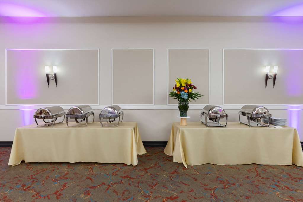 La Quinta Inn & Suites by Wyndham San Antonio Medical Ctr NW - photo 39