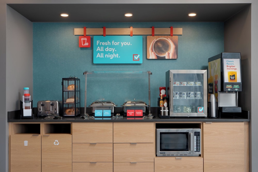 avid hotel Oak Creek by IHG - photo 40