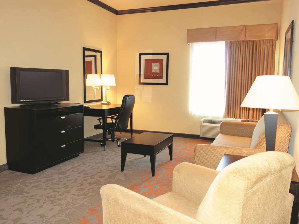 La Quinta Inn & Suites by Wyndham Eastland - photo 38