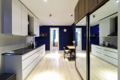 Stylish 2BR Apt in Vake Central Tbilisi By Wehost