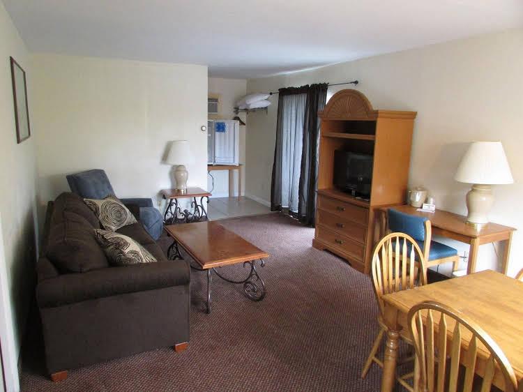 The Lake George Inn - photo 11