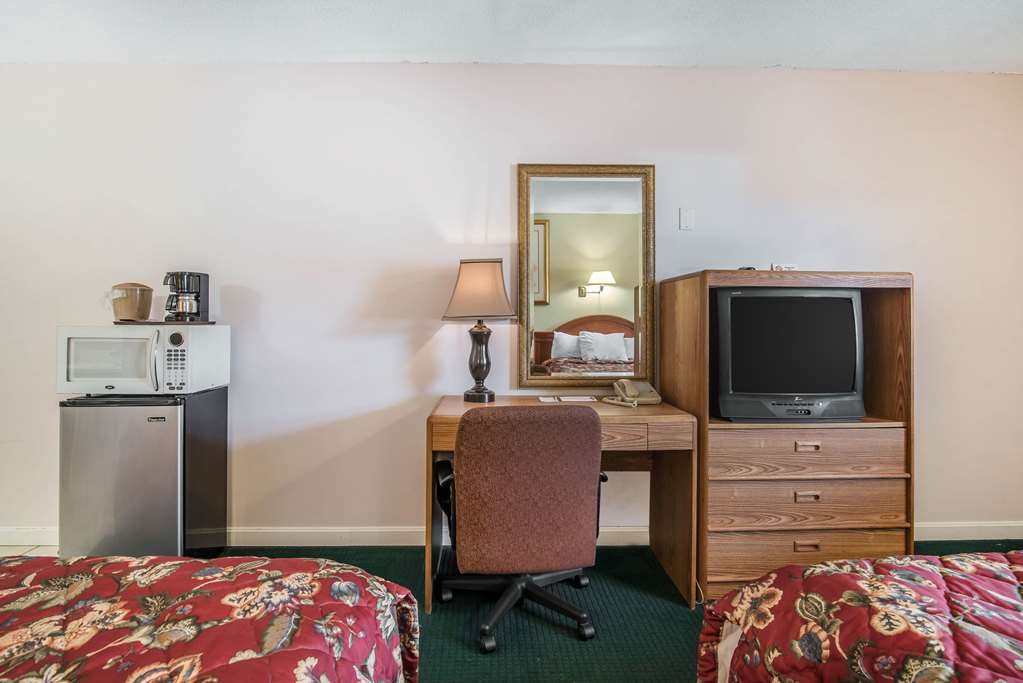 Rodeway Inn Bellows Falls - photo 9