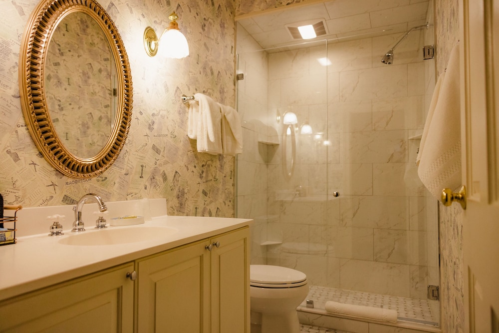 Oakmont Inn - photo 40