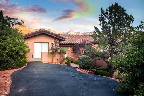 180º Red Rock Views Central Location 4 Bed 3 Bath in Sedona, United States