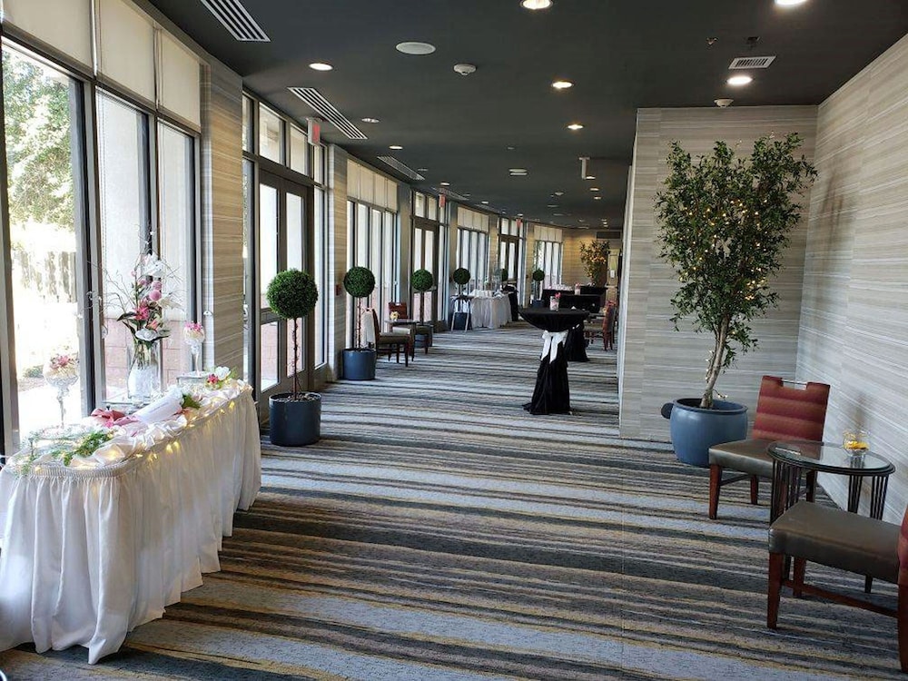 Holiday Inn Hotel & Suites Phoenix Airport By Ihg - photo 46