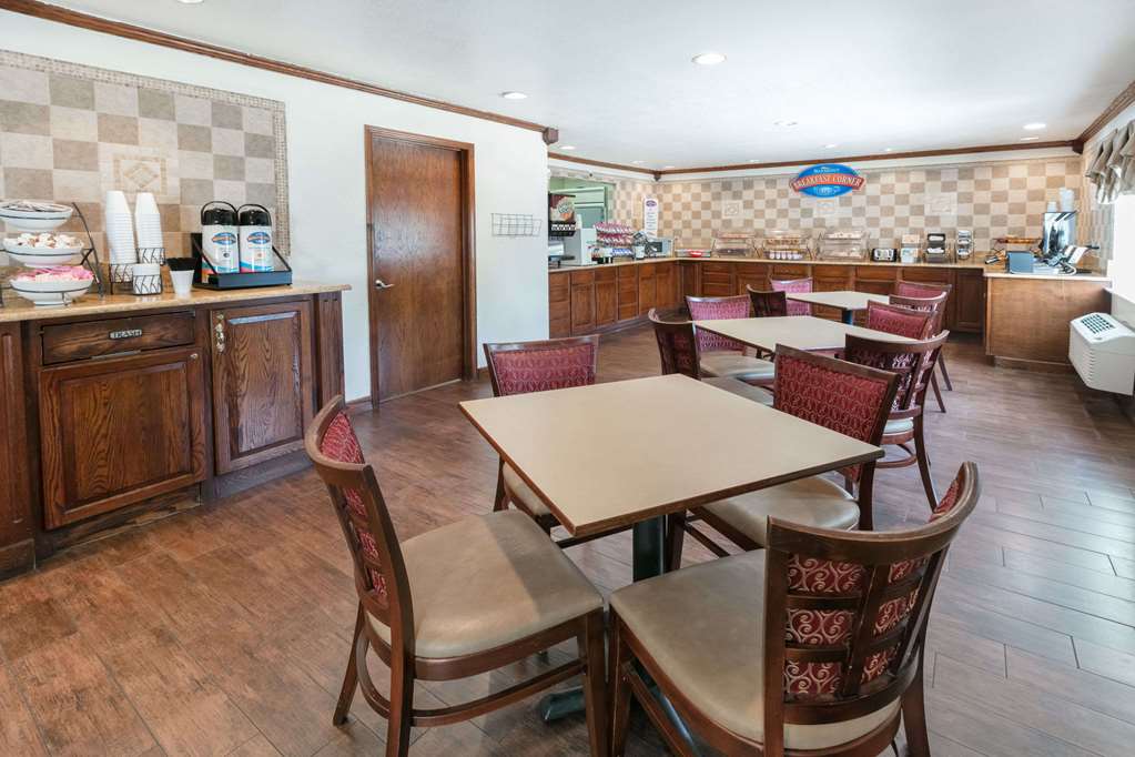 Baymont by Wyndham Arlington At Six Flags Dr - photo 16