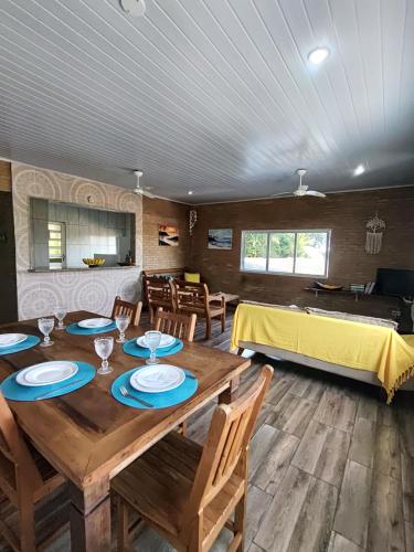 Cobertura na Enseada a 80 m da areia in Ubatuba, Brasil