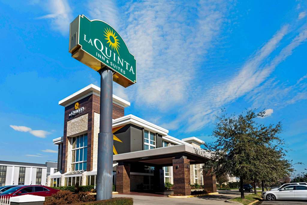 La Quinta Inn & Suites by Wyndham Dallas I 35 Walnut Hill Ln - featured photo