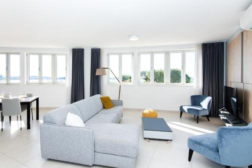 Supreme Seaview Apartment Adriatico Grand with free Parking — 4-Star Luxury Hotel in Umag, Croatia