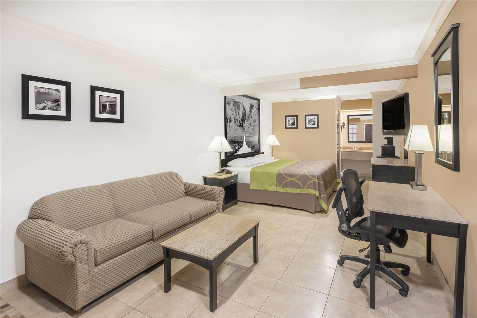 Super 8 Wyndham McAllen Downtown City Center Plaza Mall Airport - photo 7