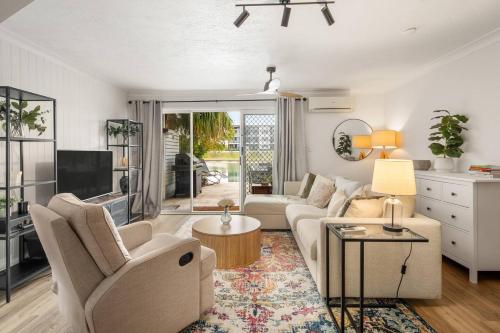 Elanora Oasis Lakefront Serenity and Resort Living - last minute hotel in Gold Coast
