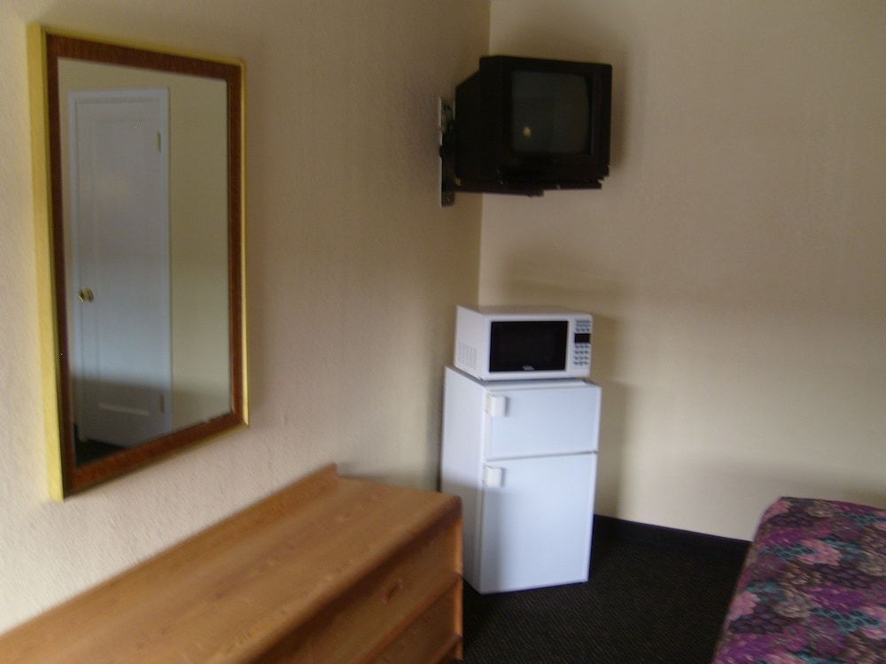 Cascade City Center Motel - photo 15