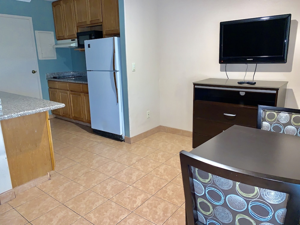Olive Tree Inn & Suites by Howard Johnson WYNDHAM - photo 16