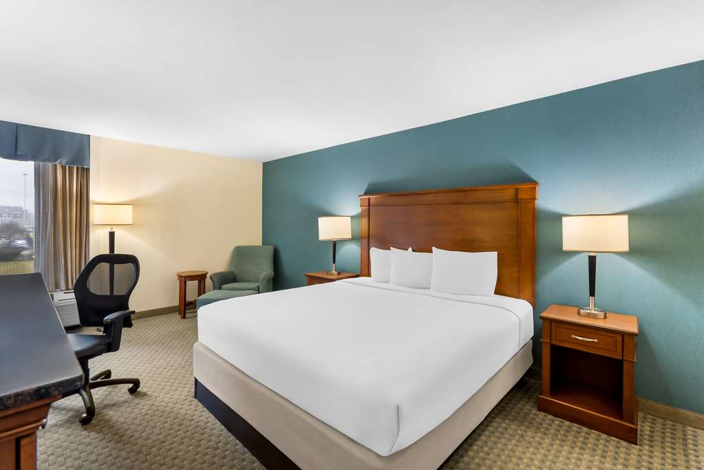 Sonesta Essential Houston Hobby Airport - photo 12
