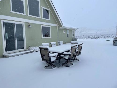FarmHouse at Antelope Valley with Mountain views 5BR 4BA