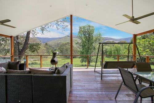 Indie's Run - carbon neutral hotel in Unknown City
