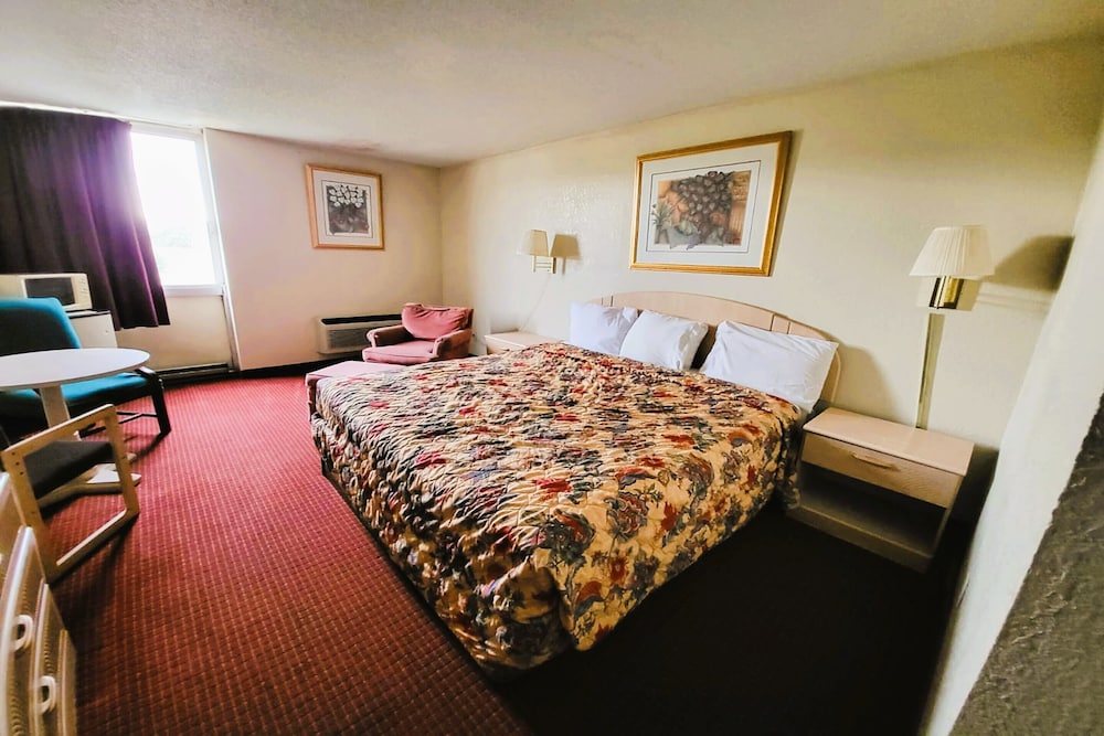 USA Inn Junction City Near Fort Riley - photo 4