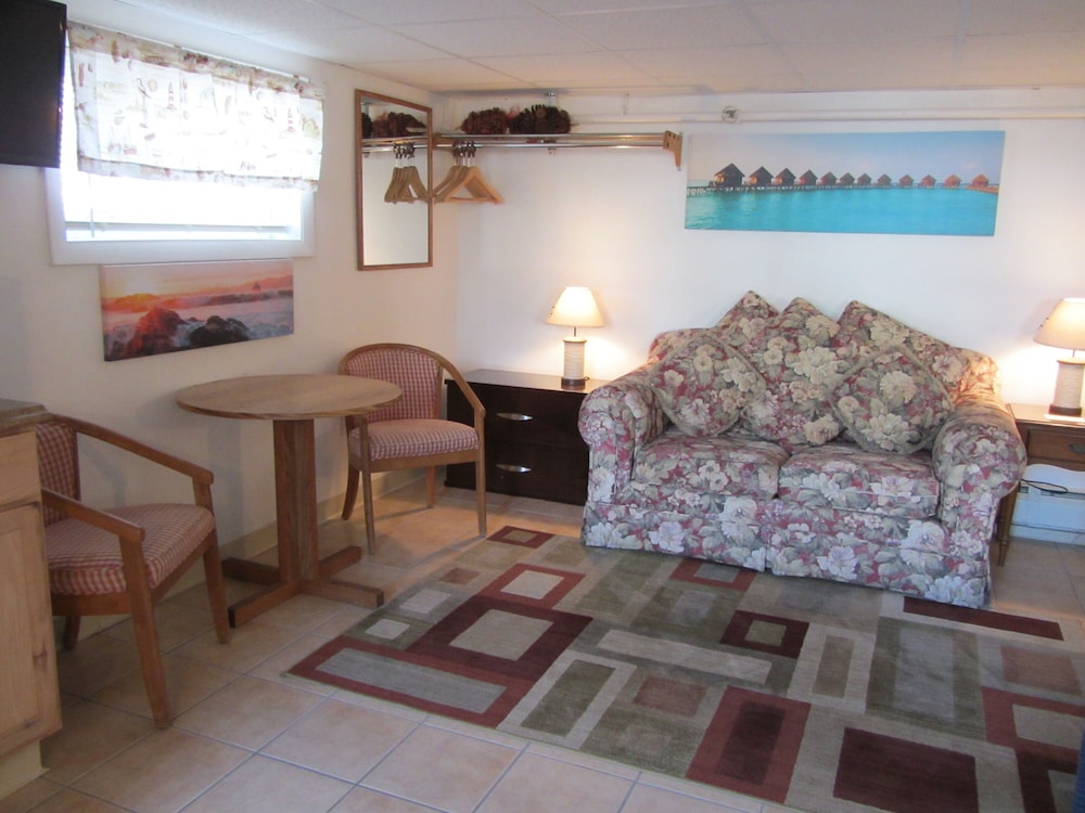 Green Dolphin Motel - photo 30