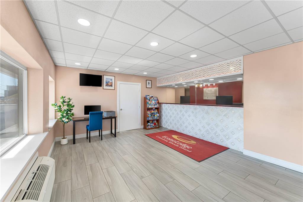 Econo Lodge Cranston Providence - photo 10