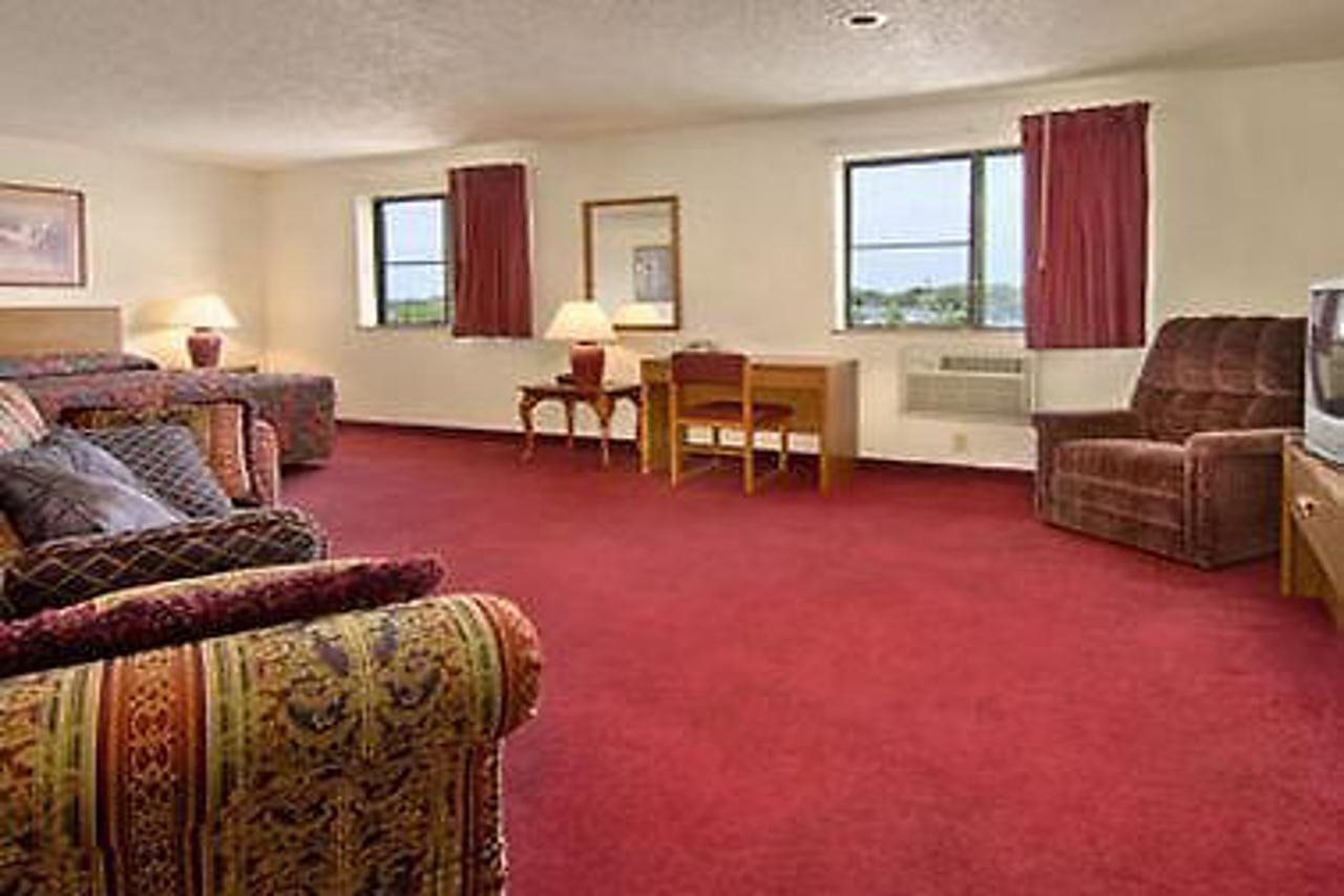 Super 8 by Wyndham Flint Township Miller Rd Bishop Airport - photo 5