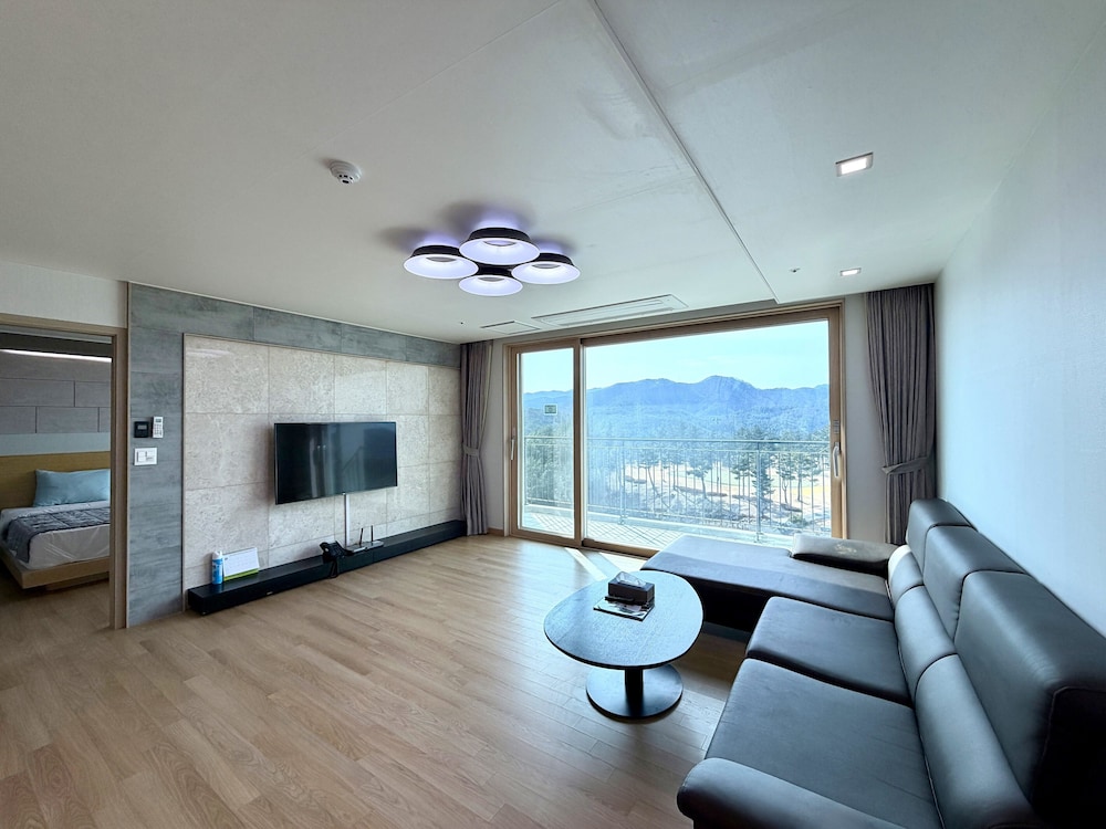 Yeongdeok Ocean Beach Resort — hotel in Yeongdeok