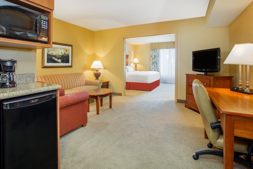 Holiday Inn Express & Suites Bloomington by IHG - photo 9