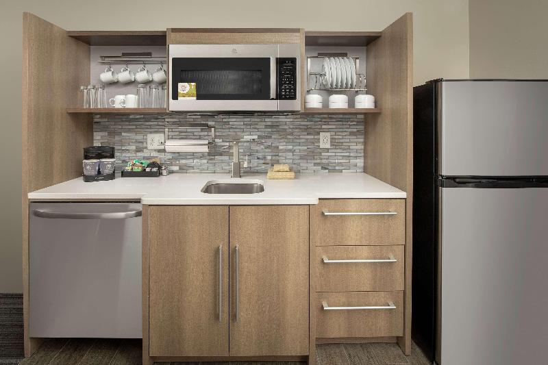 Home2 Suites by Hilton Edison - photo 46