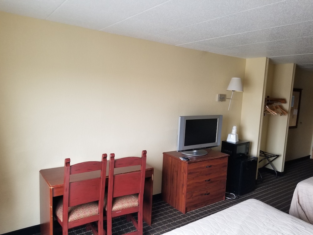 Travelodge by Wyndham Lansing IL - photo 14