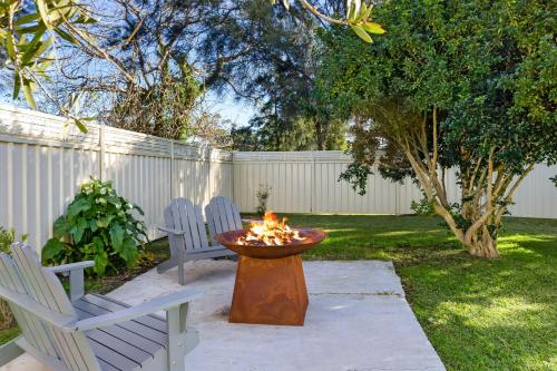 Golden Sands Pet Friendly 2 Mins Walk to Beach in Culburra Beach, Australia