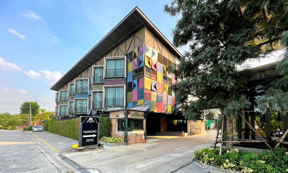 Nights in a Box in Chon Buri, Thailand