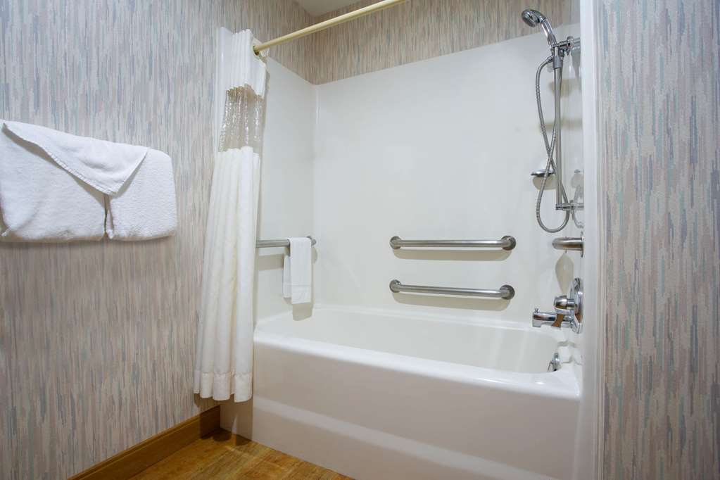 La Quinta Inn & Suites by Wyndham Roanoke Salem - photo 27