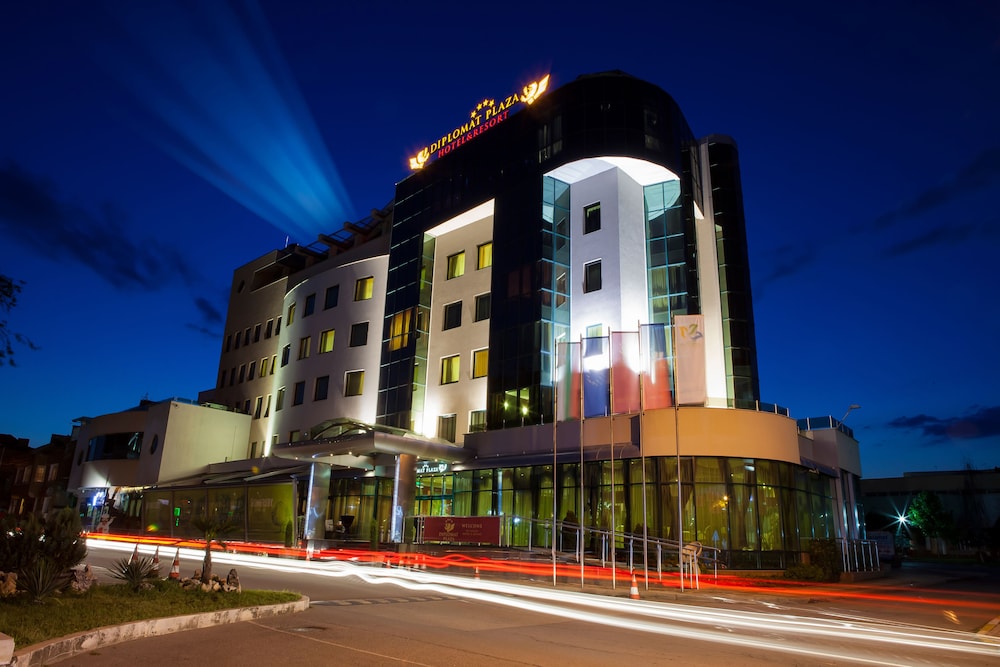 Diplomat Plaza Hotel & Resort — 4-Star Luxury Hotel in Lukovit, Bulgaria