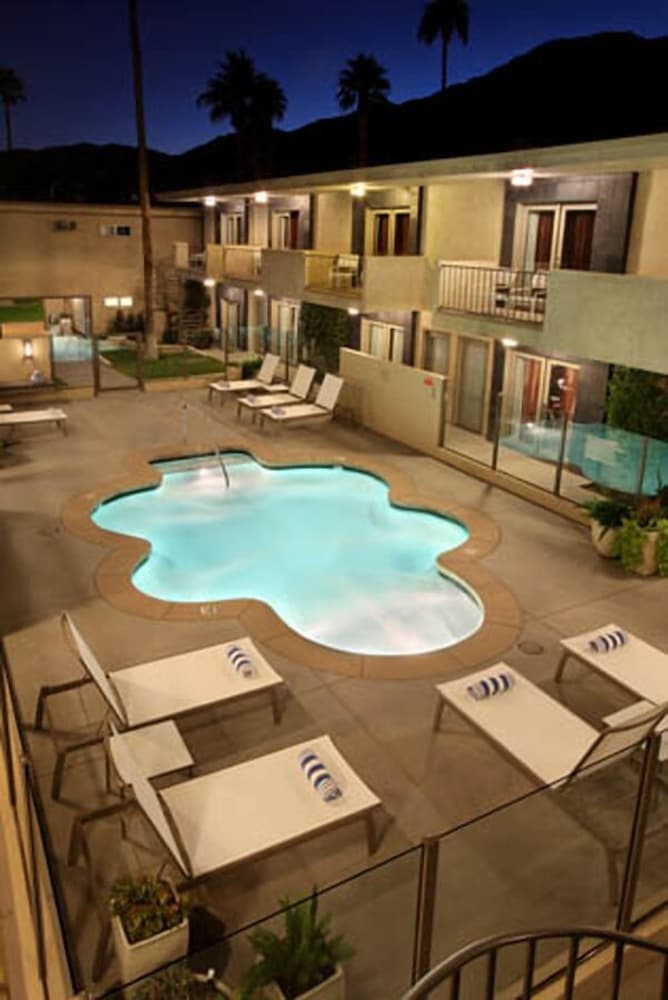 7 Springs Inn & Suites - photo 36