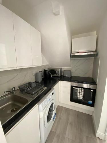 Cosy One Bed Flat Colnbrook 20711675 — Colnbrook