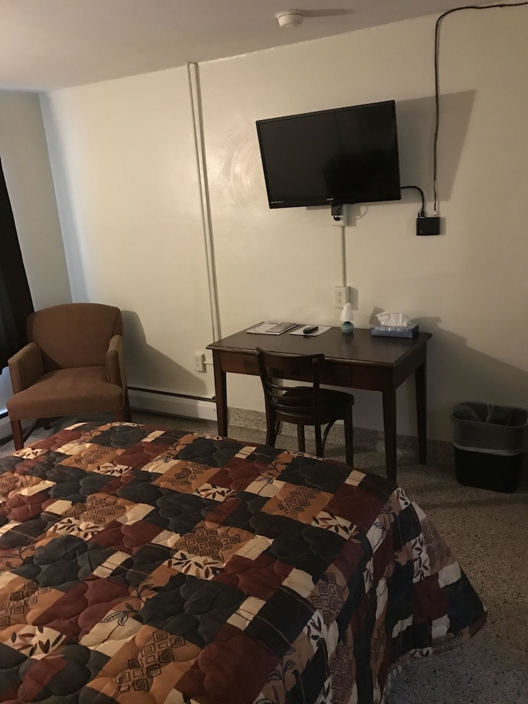 The Evergreen Motel - photo 19