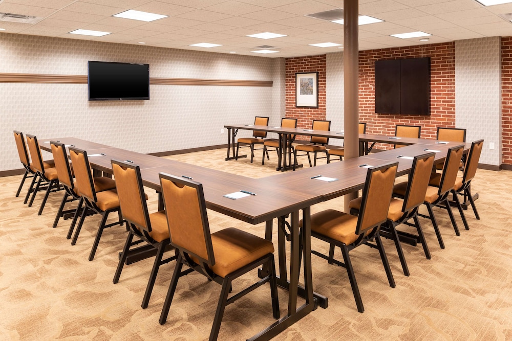 Homewood Suites by Hilton Indianapolis Downtown - photo 38
