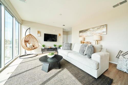 NEW Organic Modern Luxury 1BD 1BA close to everything — 4-Star Luxury Hotel in San Diego, United States