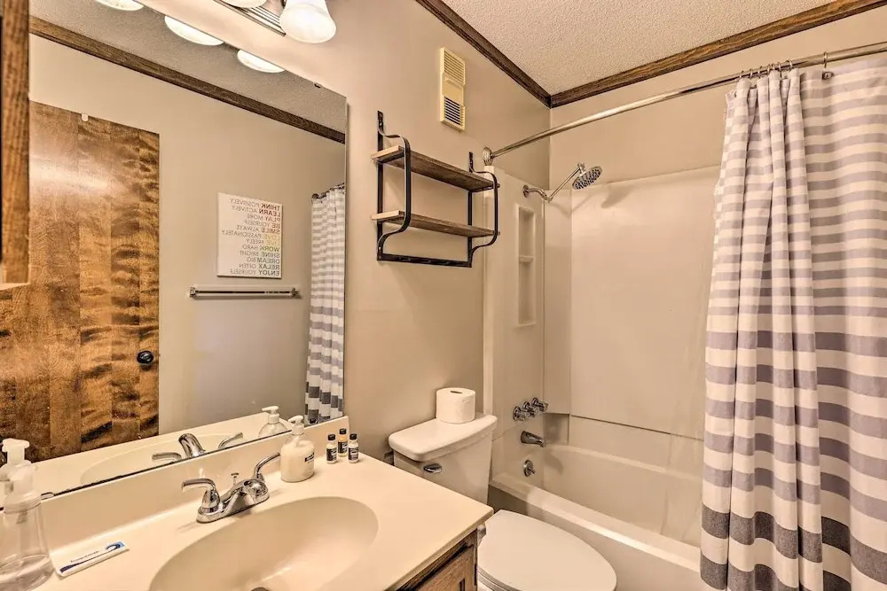2 Mi to Skiing Resort Style Beech Mountain Condo - photo 11