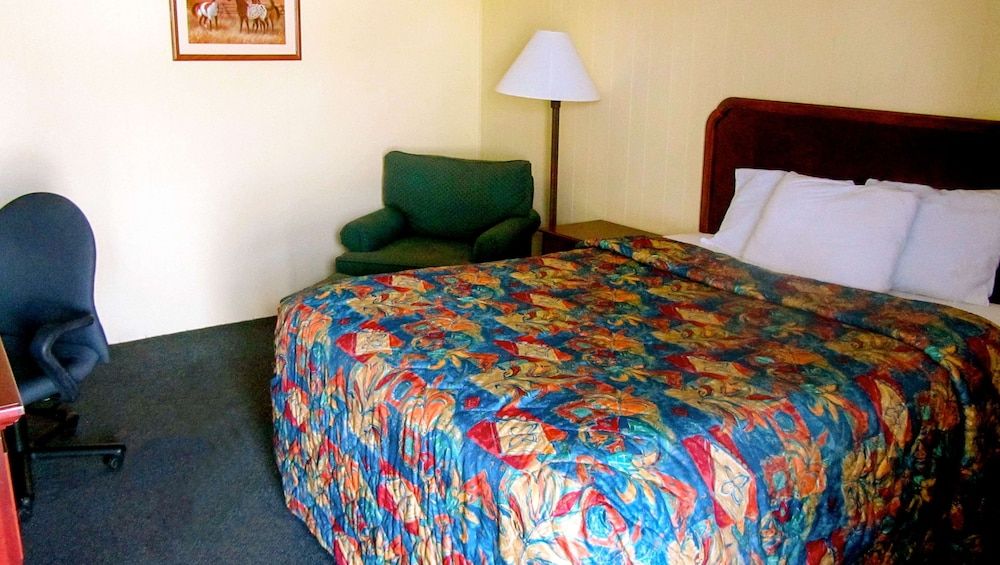 Arrowhead Motel Gillette - photo 10