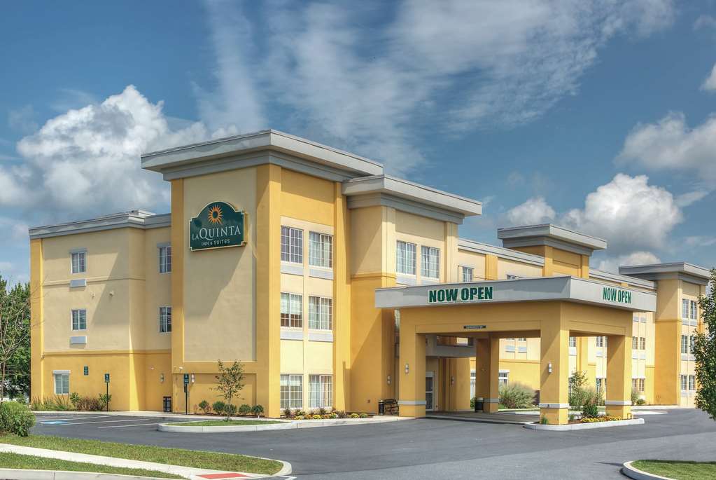 La Quinta Inn & Suites by Wyndham Harrisburg Hershey - photo 2