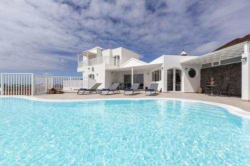 Ocean Views And Relax in Lanzarote in Playa Blanca, Spain