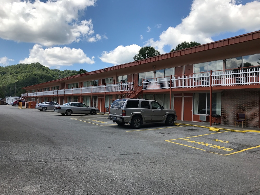 Daniel Boone Motor Inn - photo 18