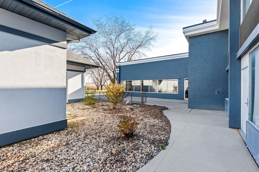 Suburban Studios Fort Dodge - photo 20