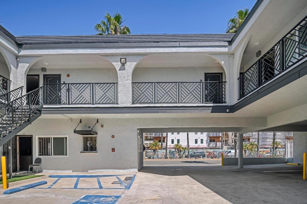 Hyland Inn Long Beach - photo 15
