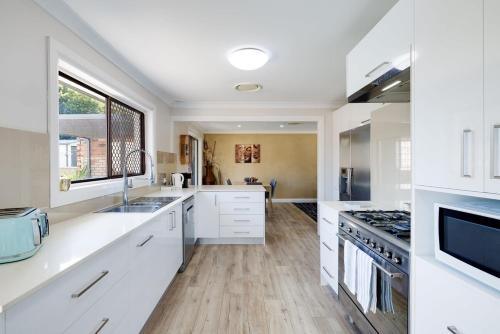 Spacious House with Pool 5 min walk to Lake — Wyong — photo 3