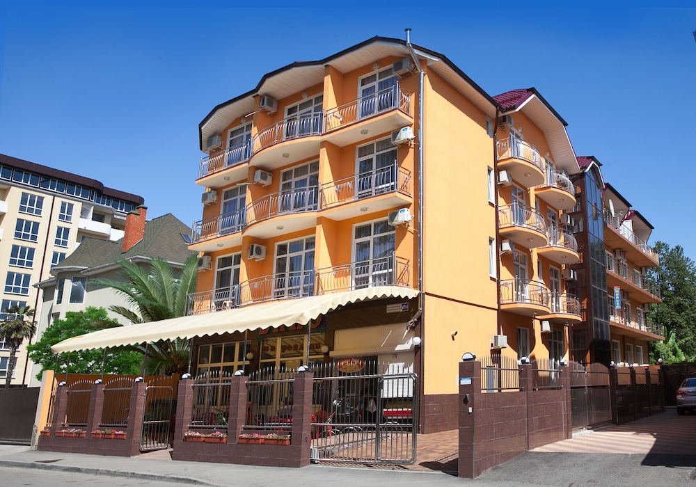 Kamelia Hotel - carbon neutral hotel in Adler