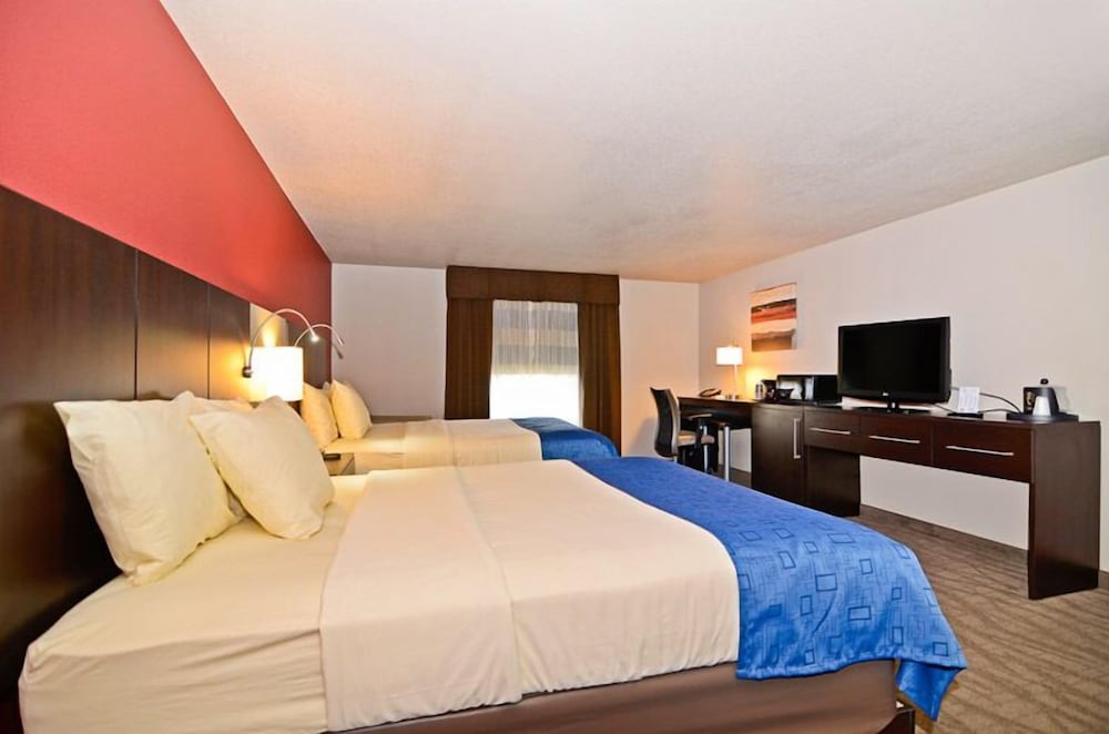 Astoria Hotel and Event Center - photo 11